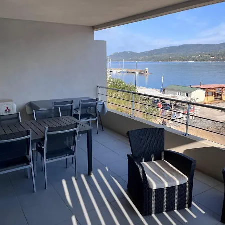 Les Pieds Dans L'eau 3 - - Corse